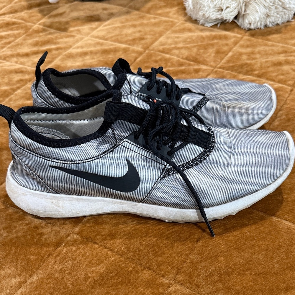 Nike Striped Black and White Athletic Shoes